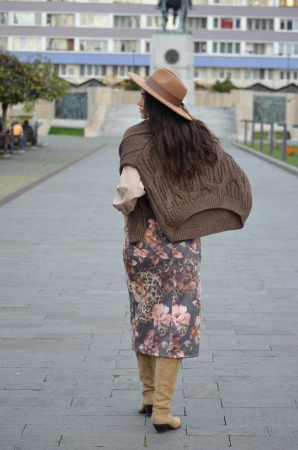 Fusta cu print floral si curea in talie [5]