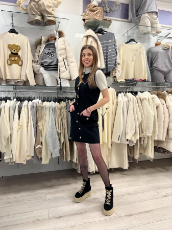 Fusta neagra scurta cu buzunare si nasturi decorativi [2]