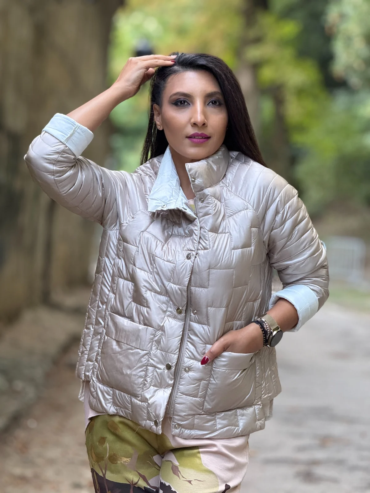 Geci si jachete - Geaca dama bej asimetrica cu buzunare aplicate si capse