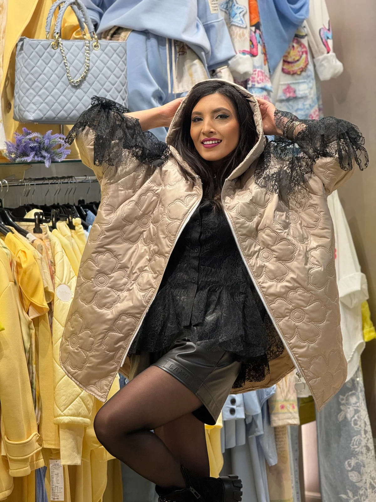 Geci si jachete - Geaca dama bej cu broderie florala si gluga