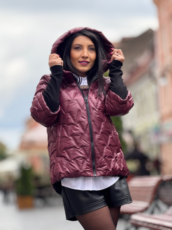 Geaca dama bordo cu gluga cu manseta [6]