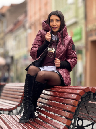 Geaca dama bordo cu gluga cu manseta [1]