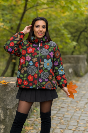 Colectia de TOAMNA - Geaca dama cu gluga si imprimeu flori pe fond negru