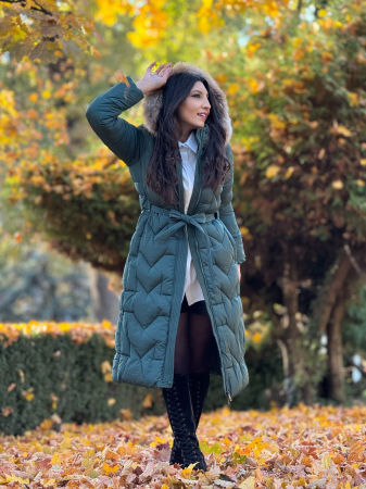 Geci si jachete - Geaca dama lunga verde cu blana naturala si cordon in talie