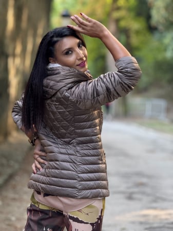 Geaca dama matlasata cu buzunare si fermoar [2]