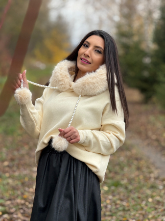 Jacheta dama bej cu blana la gluga si snur din perlute detasabil [4]