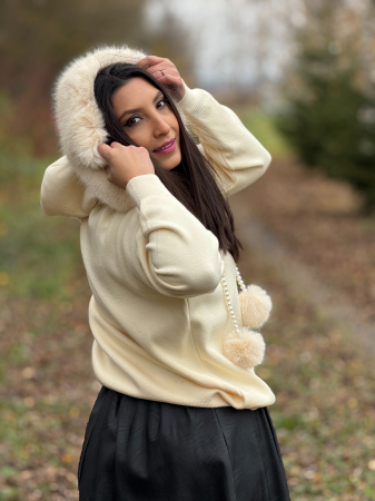 Jacheta dama bej cu blana la gluga si snur din perlute detasabil [2]