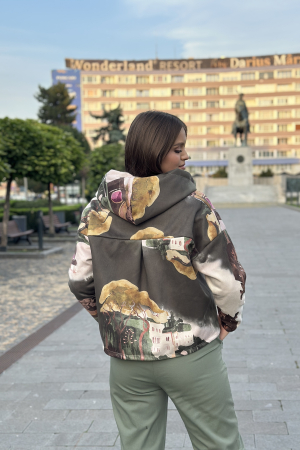 Jacheta dama bej cu imprimeu artistic verde [3]