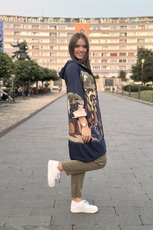 Jacheta dama bleumarin cu fermoar si imprimeu artistic cu accente aurii [2]