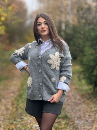 Imbracaminte dama - Haine cu suflet - Jacheta dama gri cu aplicatii flori crosetate