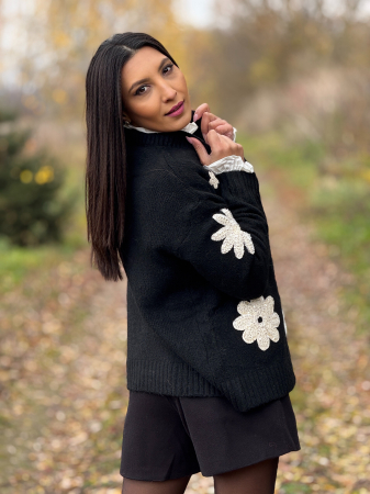 Jacheta dama neagra cu aplicatii flori crosetate [3]