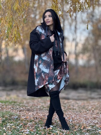 Jacheta dama neagra cu imprimeu colorat si buzunar aplicat [3]