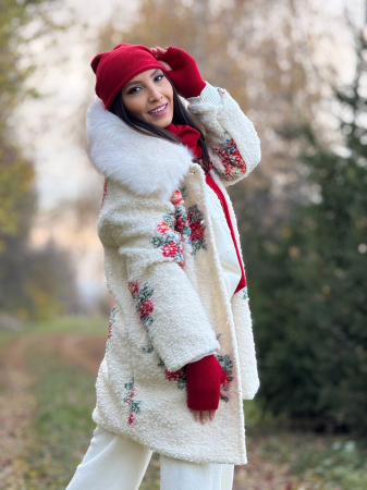 Palton dama cu flori brodate si guler din blana [4]