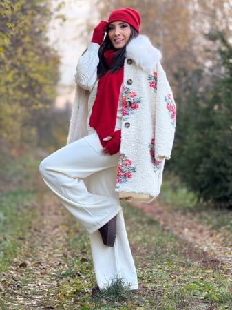 Imbracaminte dama - Haine cu suflet - Palton dama cu flori brodate si guler din blana