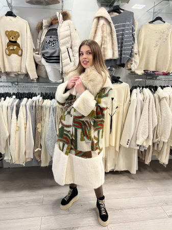 Palton dama lung cu detalii colorate si guler din blana [3]