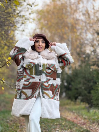 Imbracaminte dama - Haine cu suflet - Palton dama scurt cu detalii colorate si guler din blana