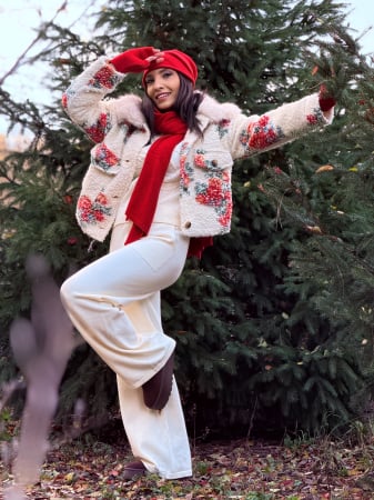 Geci si jachete - Palton dama scurt cu imprimeu floral si guler pufos