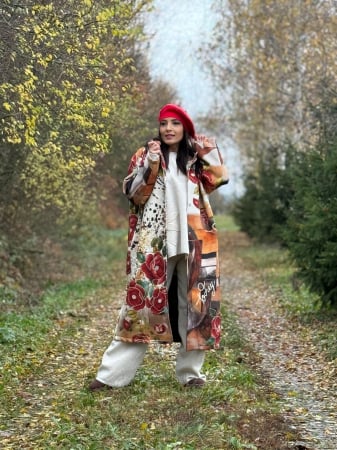 Imbracaminte dama - Haine cu suflet - Palton lung bej cu imprimeu floral si design modern