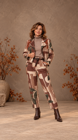 Costum si compleu - Pantaloni dama bej cu impirmeu frunze verzi
