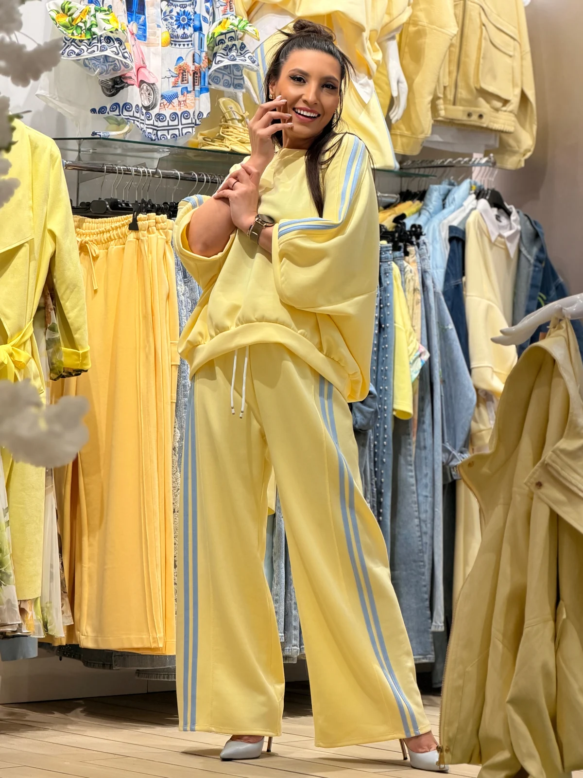 Colectia NOUA - Pantaloni dama galben pastel cu dungi albastre