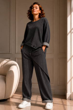 Pantaloni si blugi - Pantaloni dama maro cu dungi si inchidere pe lateral