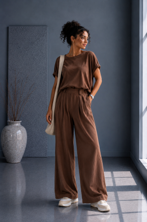 Costum si compleu - Pantaloni dama maro cu pliuri