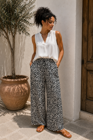 Colectia NOUA - Pantaloni dama negri din vascoza cu animal print alb