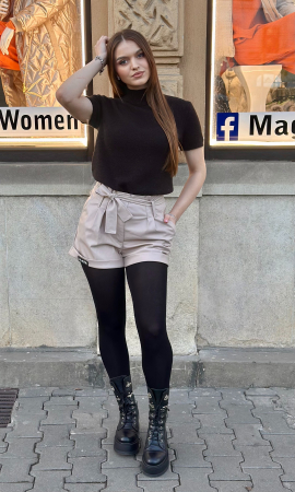 Promotii actuale - Pantaloni scurti din piele ecologica bej cu snur in talie