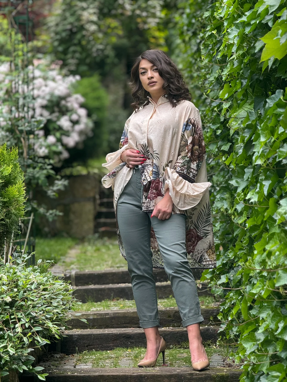 Promotii actuale - Pantaloni verde kaki cu buzunare si elastic in talie