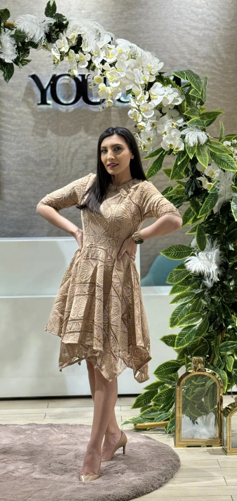 Promotii actuale - Rochie bej din dantela asimetrica