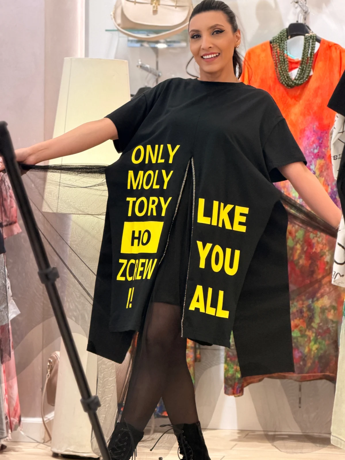 Noutati - Rochie dama neagra cu voal si imprimeu galben