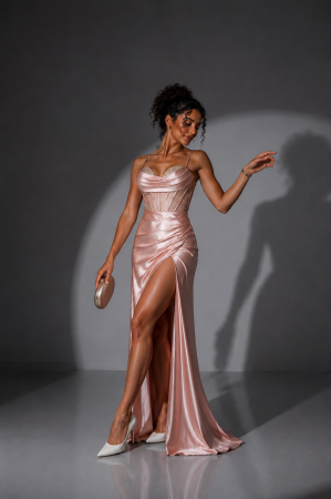 Colectia NOUA - Rochie lunga roz pudra cu corset si slit
