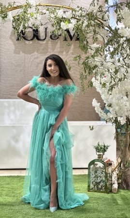 Promotii actuale - Rochie lungă turcoaz din tulle cu pene