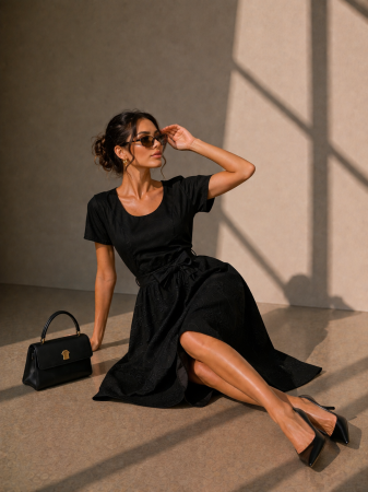Colectia NOUA - Rochie midi neagra cu broderie florala