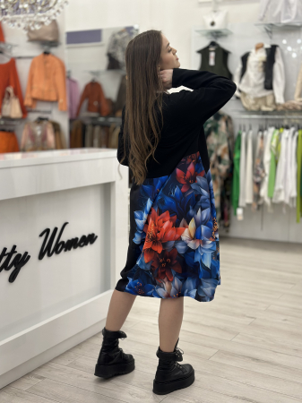 Rochie neagra din bumbac  cu imprimeu flori albastre și roșii [3]