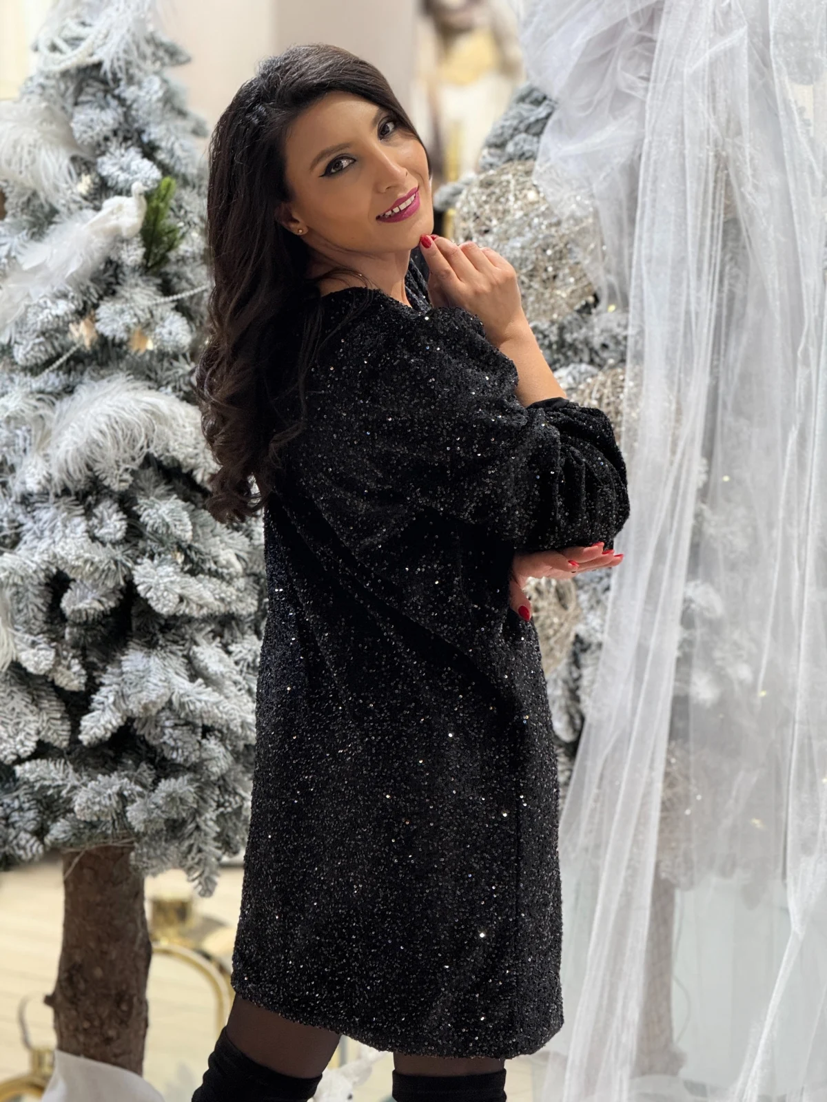 Rochie neagra din paiete si maneca bufanta [7]