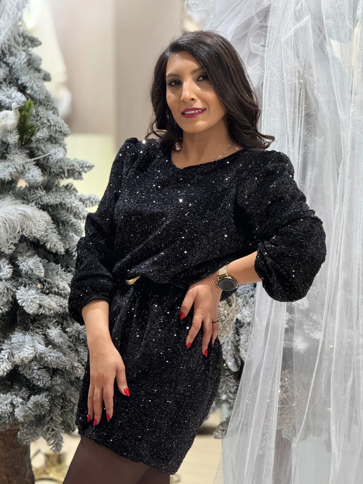 Rochie neagra din paiete si maneca bufanta [3]