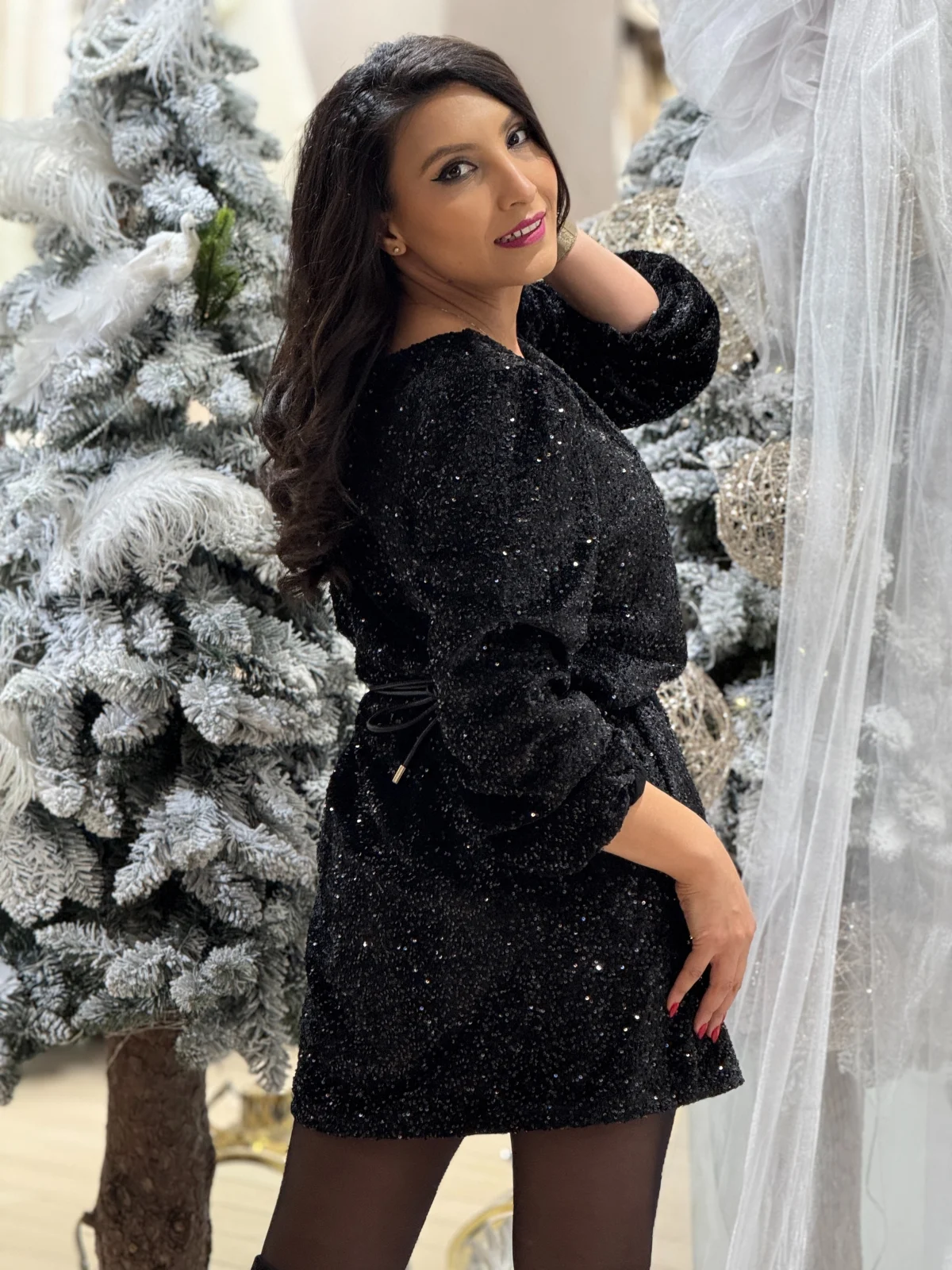 Rochie neagra din paiete si maneca bufanta [4]