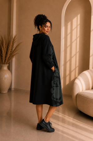 Rochii de zi - Rochie neagra tip hanorac cu buzunare si imprimeu floral