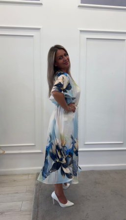 Colectia NOUA - Rochie plisata alba cu imprimeu bleumarin si maneci clopot