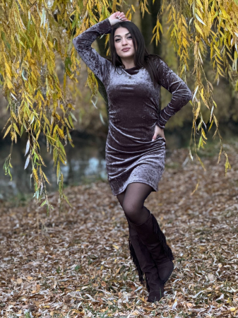 Rochii de zi - Rochie scurta maro din catifea cu buzunare