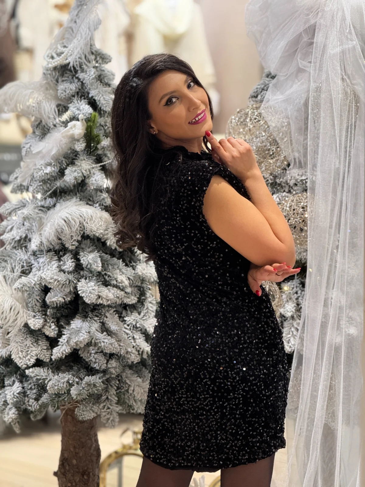 Rochie scurta neagra cu paiete si umeri bufanti [5]