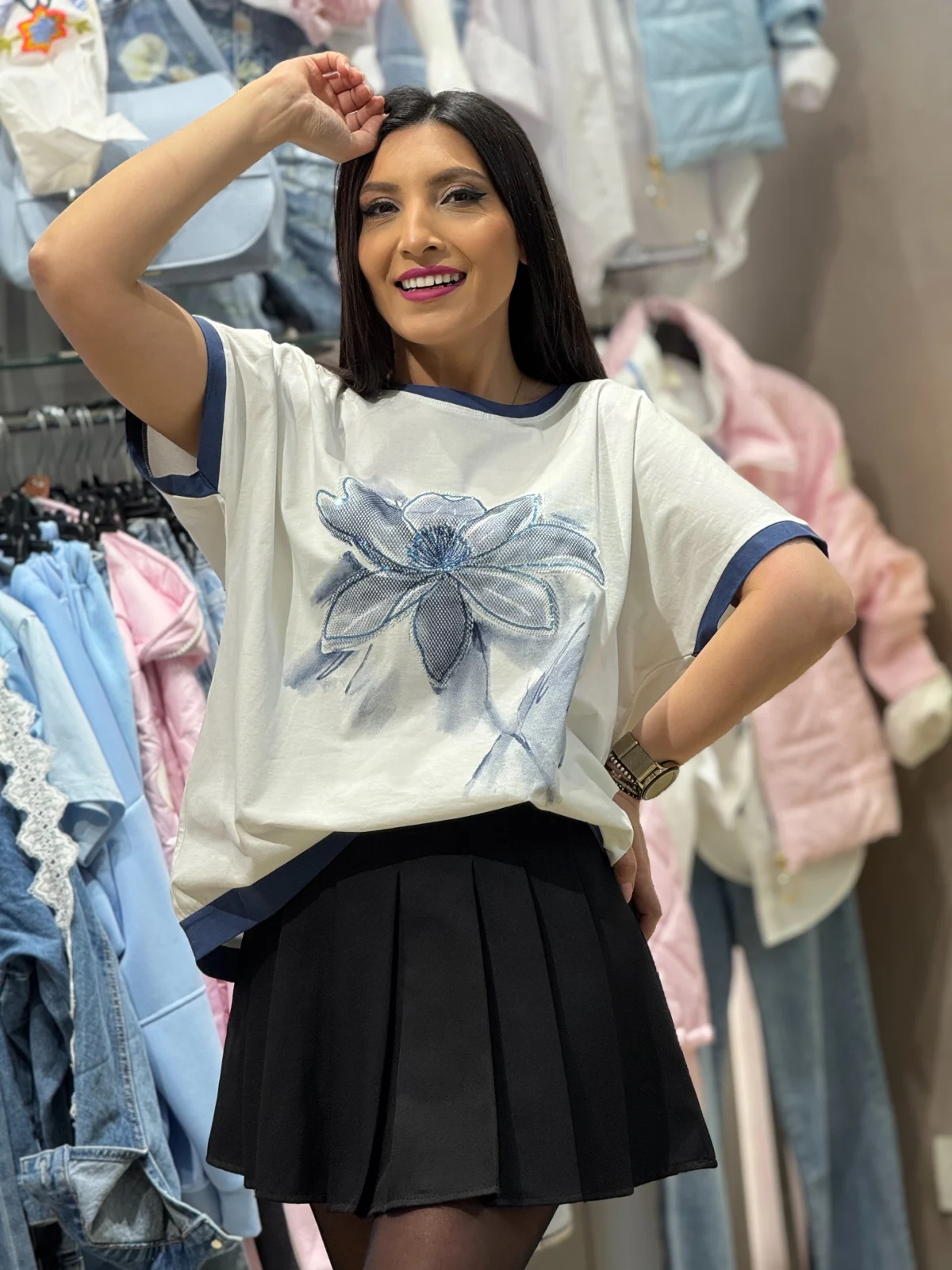 Tricouri si topuri - Tricou cu imprimeu floral albastru cu aplicatie textila 3D