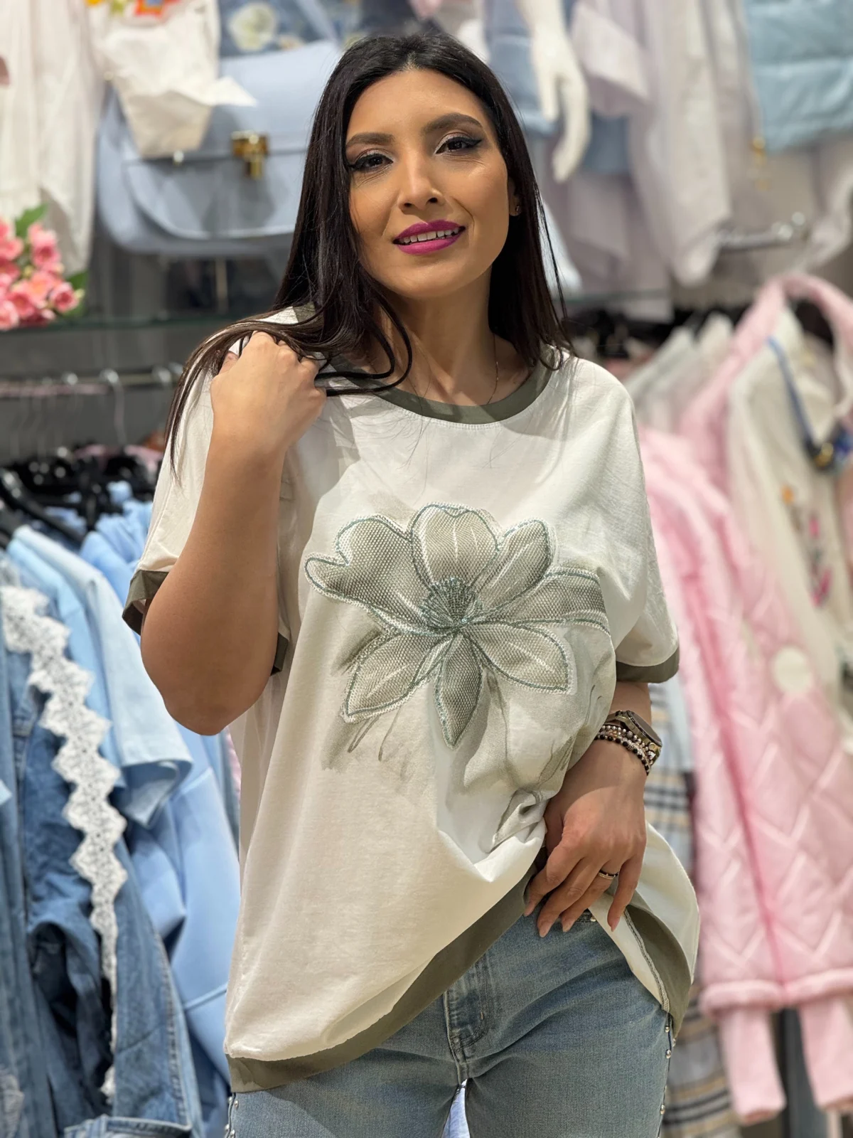 Tricouri si topuri - Tricou cu imprimeu floral verde cu aplicatie textila 3D