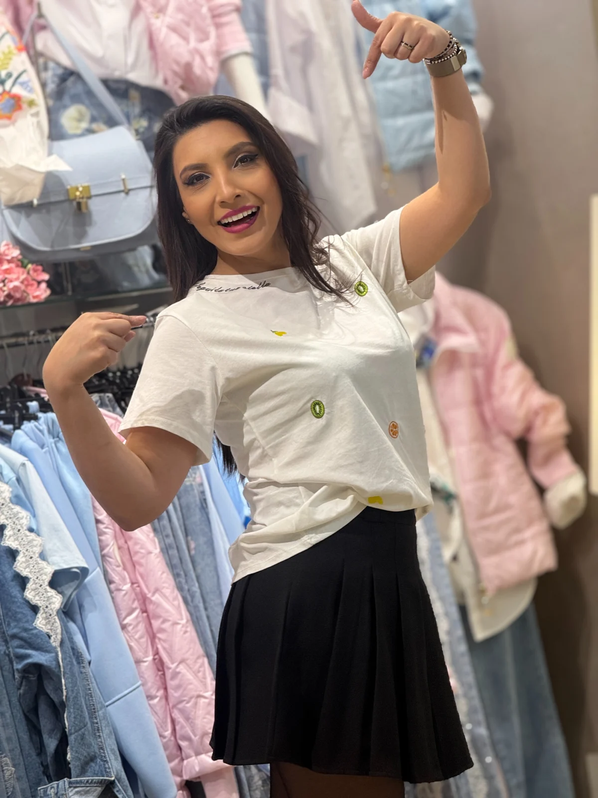 Tricouri si topuri - Tricou dama alb cu imprimeu broderii cu fructe