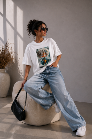 Tricouri la 1+1 =  - 50% - Tricou dama alb cu imprimeu fetita afro cu tinuta bleo