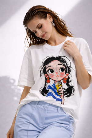 Colectia NOUA - Tricou dama alb cu imprimeu fetita cu codite