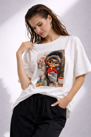 Colectia NOUA - Tricou dama alb cu imprimeu fetita cu ochelari si cercei rosi