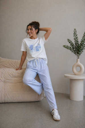 Imbracaminte dama - Haine cu suflet - Tricou dama alb cu imprimeu floral albastru