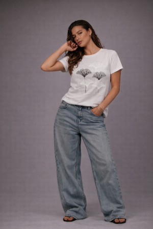 Colectia NOUA - Tricou dama alb cu imprimeu flori minimaliste in chenar argintiu